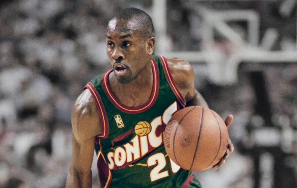 LOL官网登录入口-包含俄克拉荷马雷霆训练开放日，赛后调整名单引欢呼，荷甲在即，赛程密集仍需轮换的词条