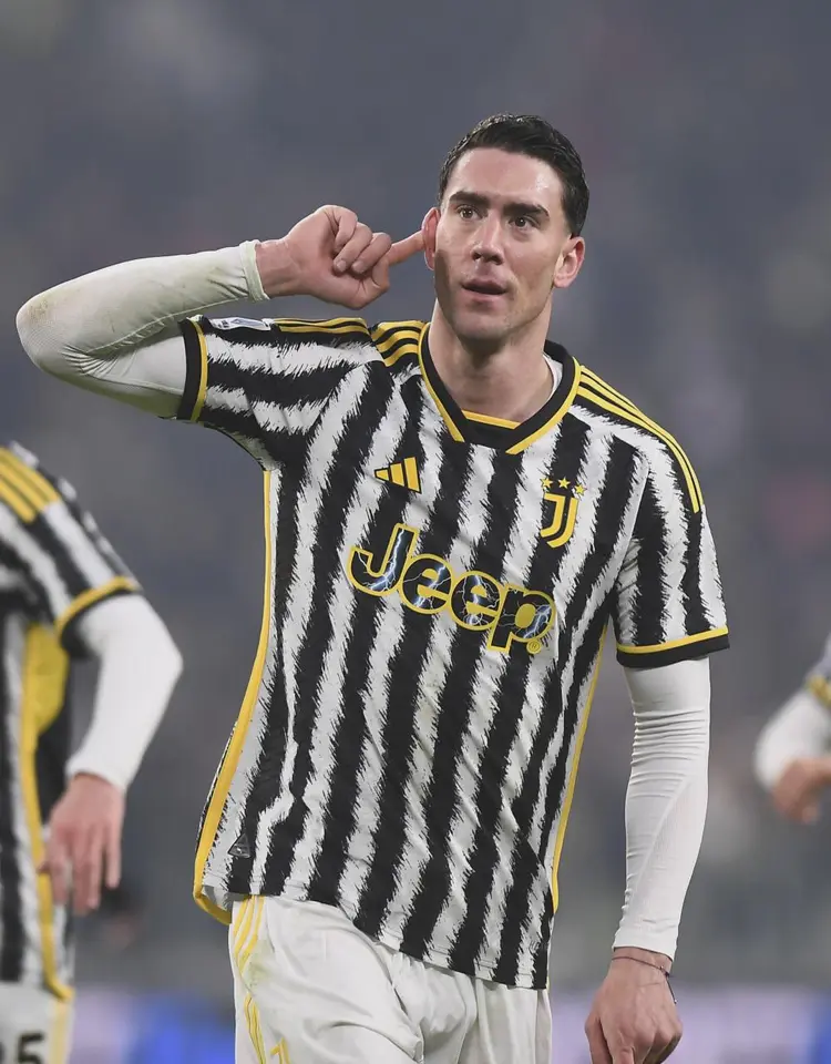 英雄联盟s15-赛地聚焦——法国杯清晨热度飙升，多特蒙德队长鼓劲，媒体盛赞，更衣室氛围转暖的简单介绍